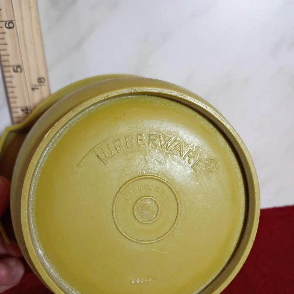 Vintage Tupperware Avocado Green Servalier Bowl with Sunburst Lid 886-22
